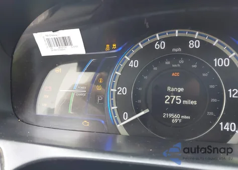 2015 Honda Accord Hybrid Touring z USA, uszkodzony, nr VIN 1HGCR6F7XFA010579